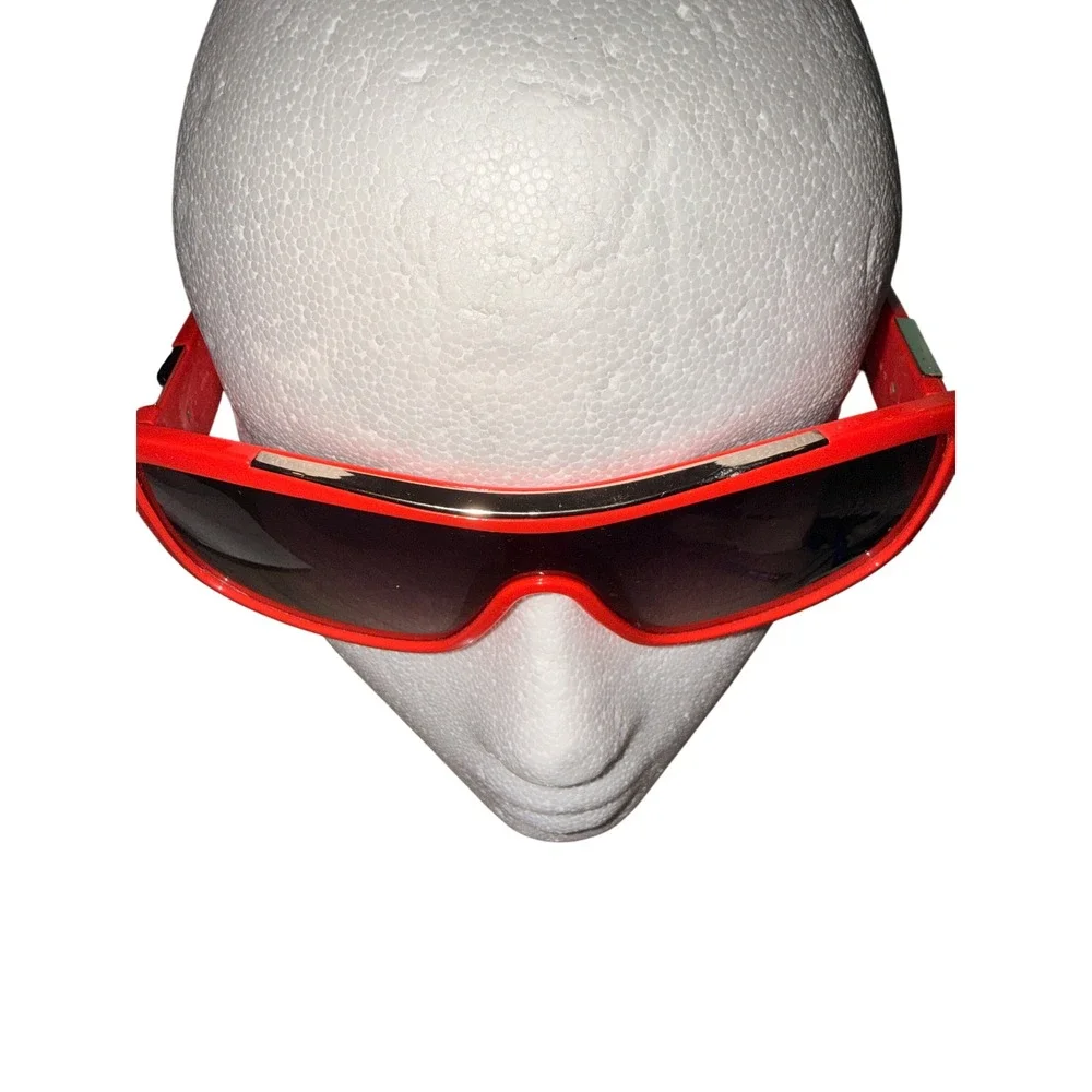 Guess‎ Red Shield Sunglasses GU00035 66C Grey Gradient Lens Triangle Logo Mens